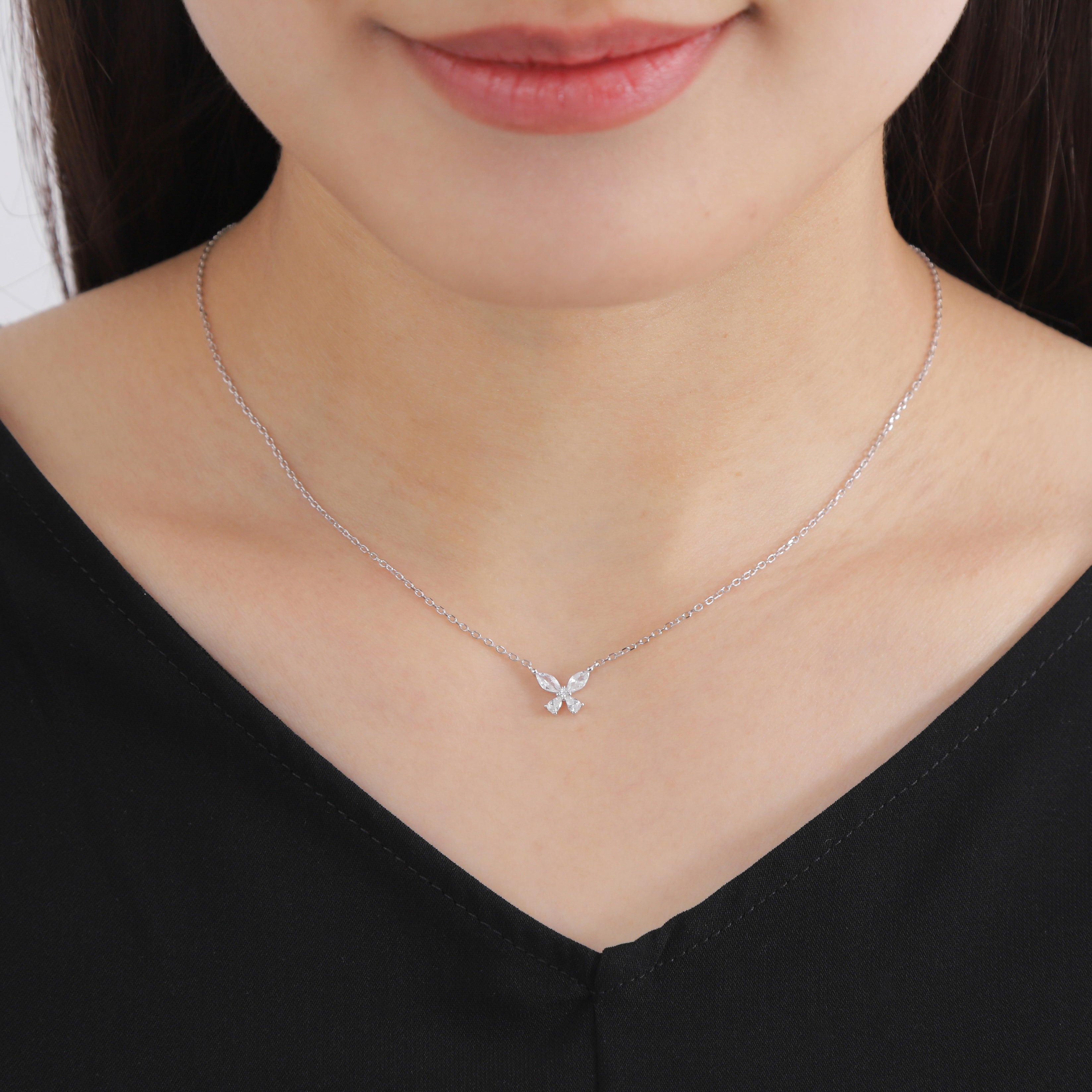 クリスタル バタフライ ネックレス
