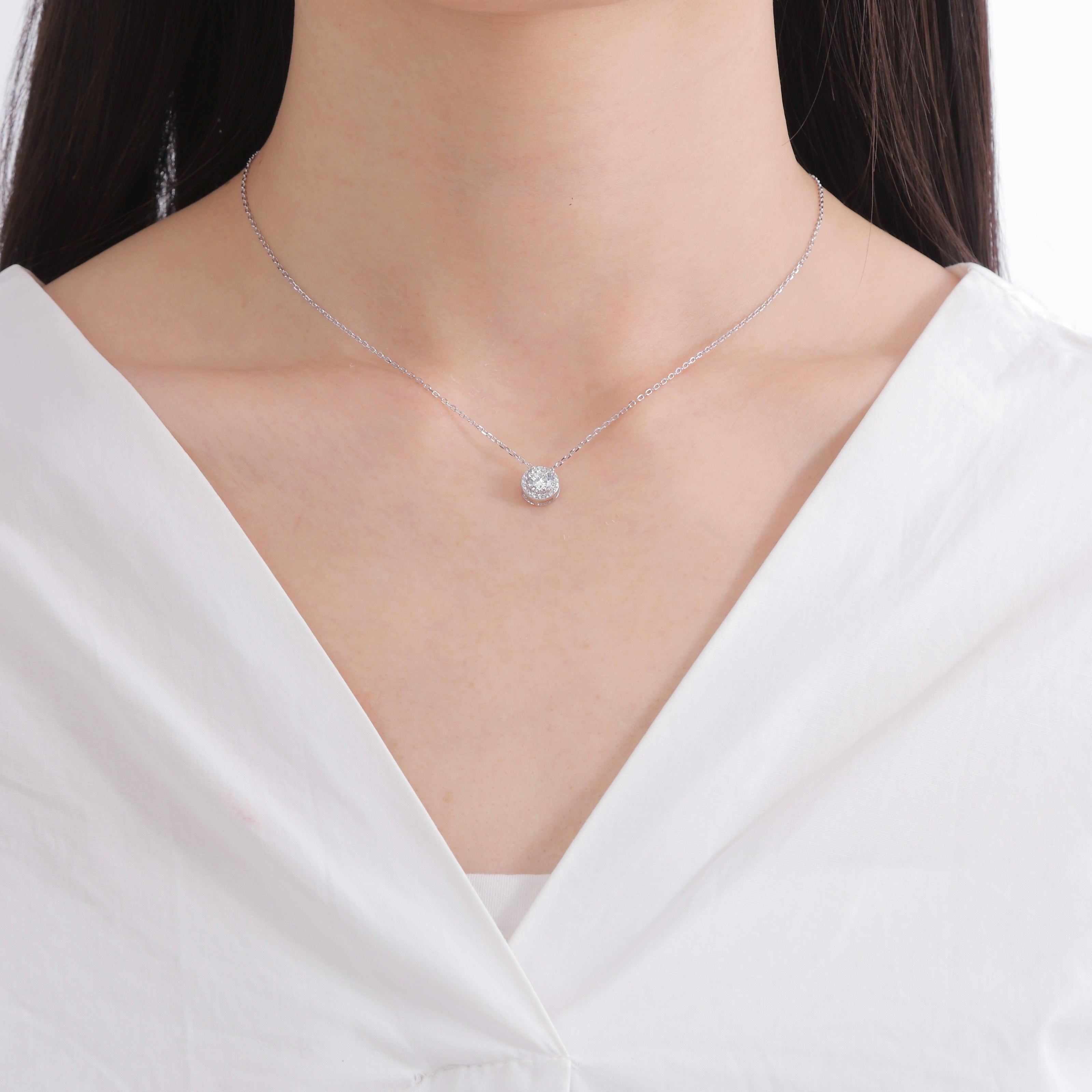 クリスタル ノヴァ ネックレス