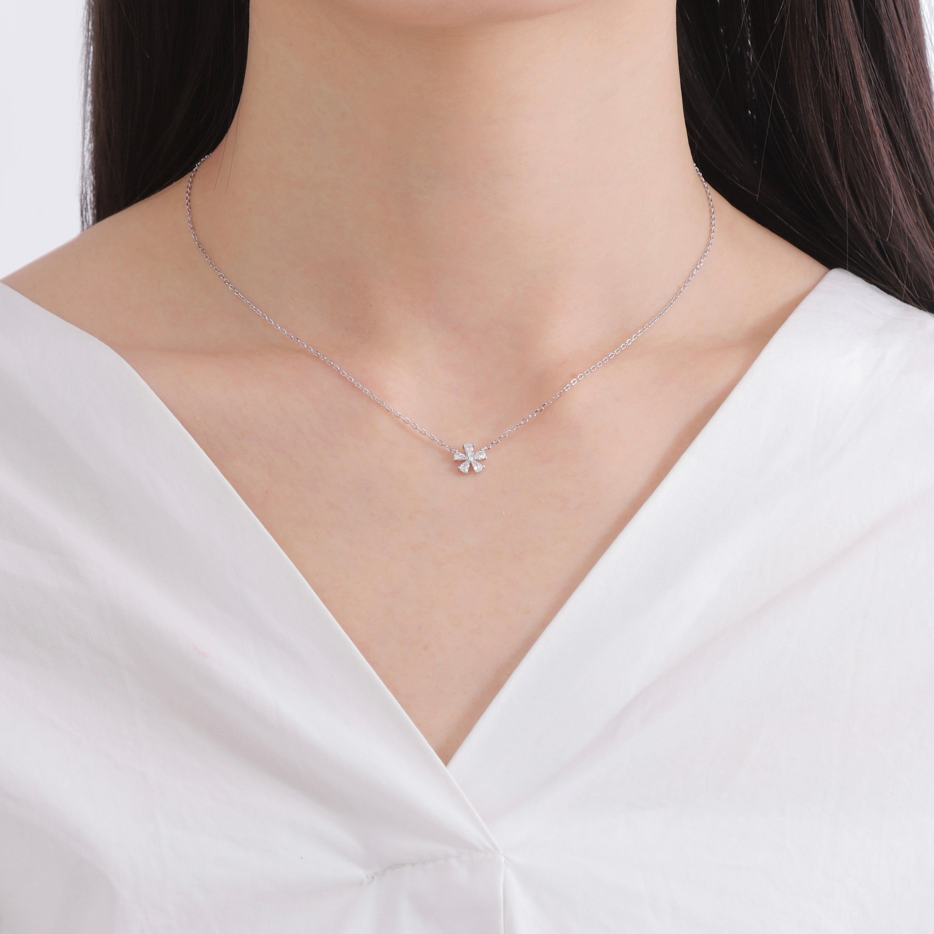 クリスタル フローラ ネックレス