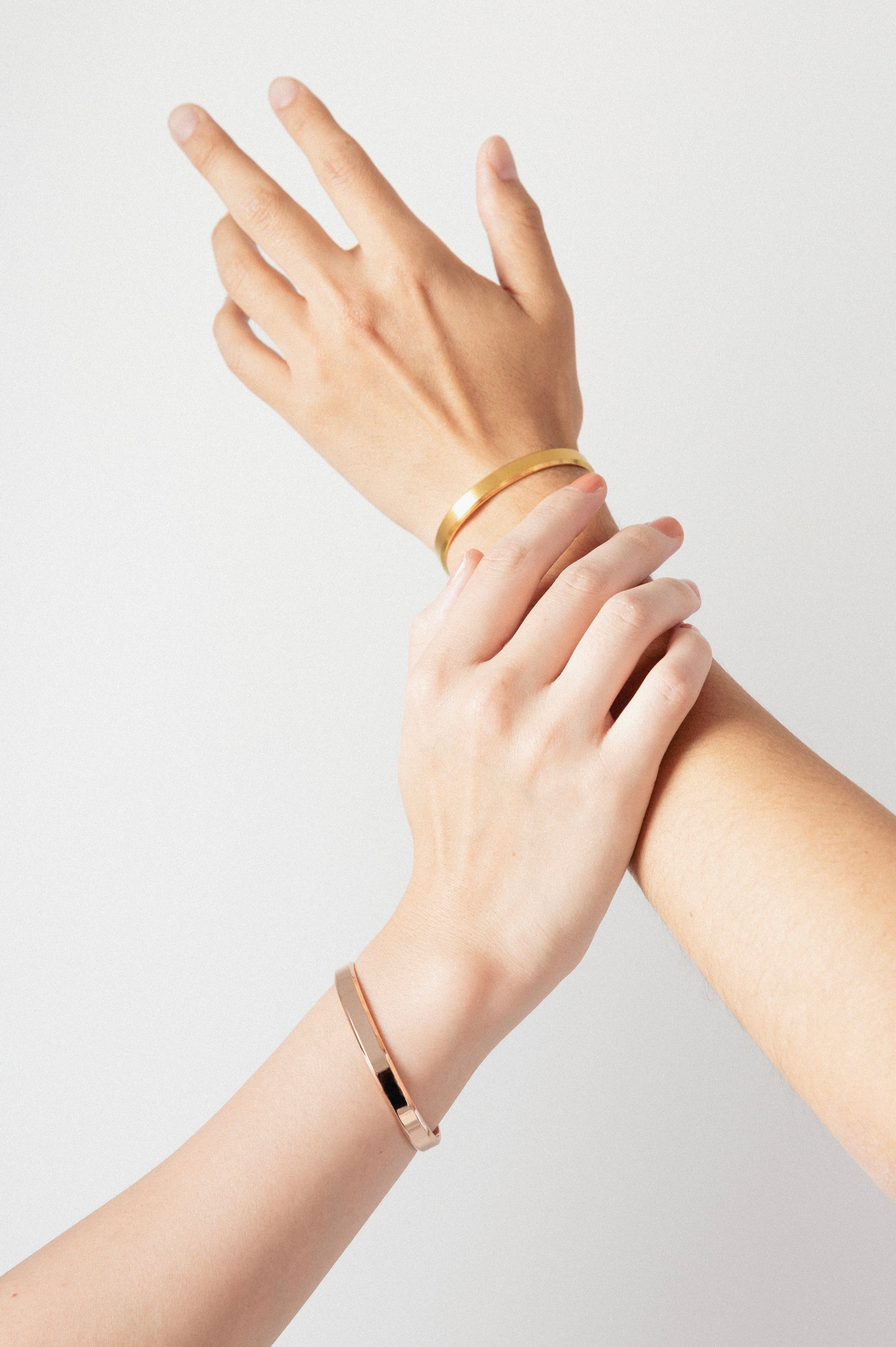 Mk バングル＆ブレスレット 特別価格！ MK クリスタル バングル/ブレスレット MKロゴ3色